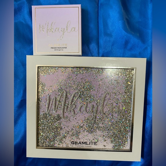 Mikayla Glamlite Make Up and Lashes Set - Picture 9 of 16